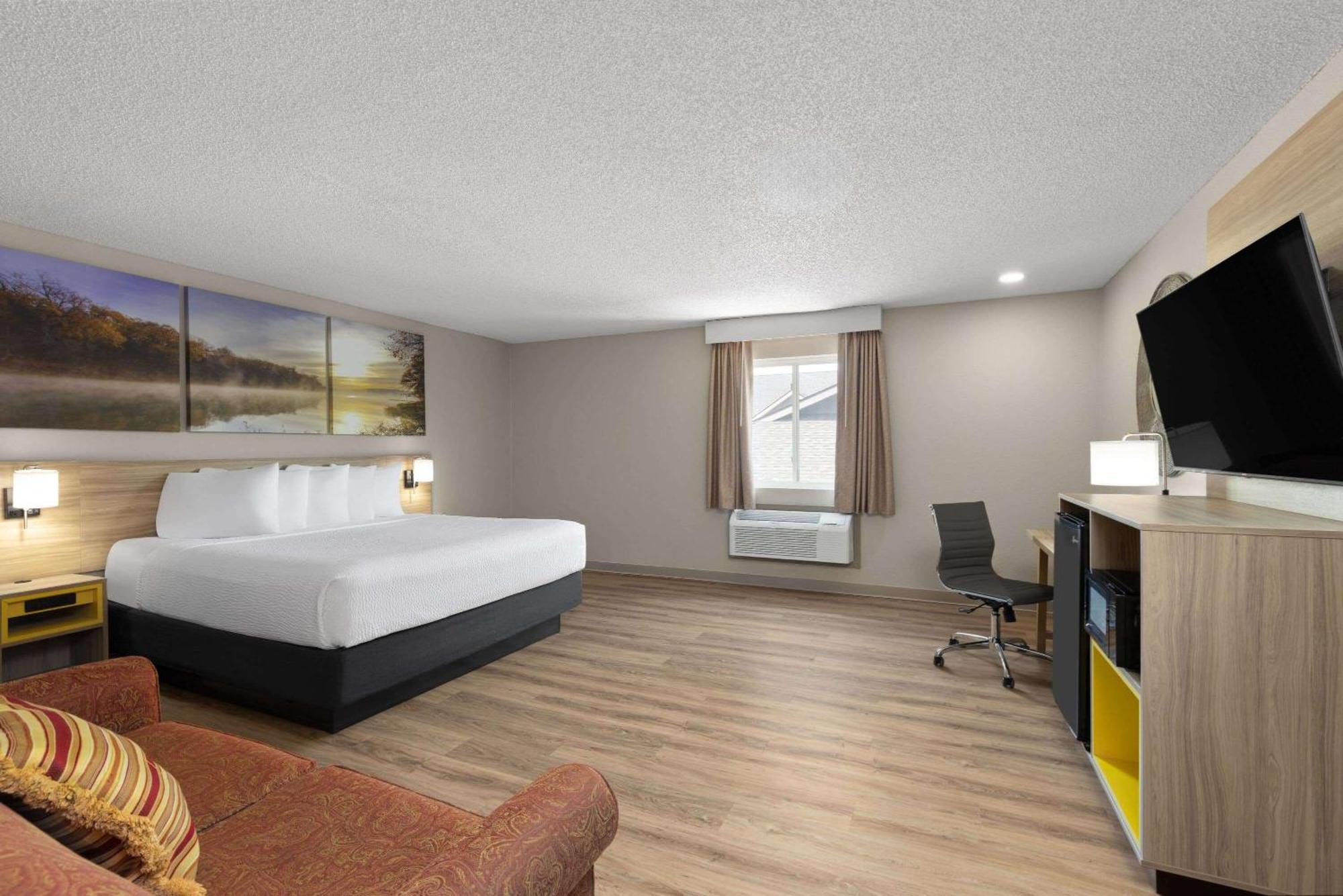 Days Inn By Wyndham Carthage Exterior photo